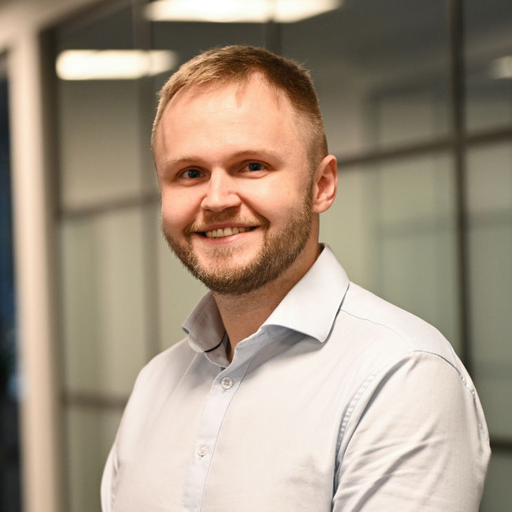 A Corporate Headshot of a male business manager taken by JPH headshots